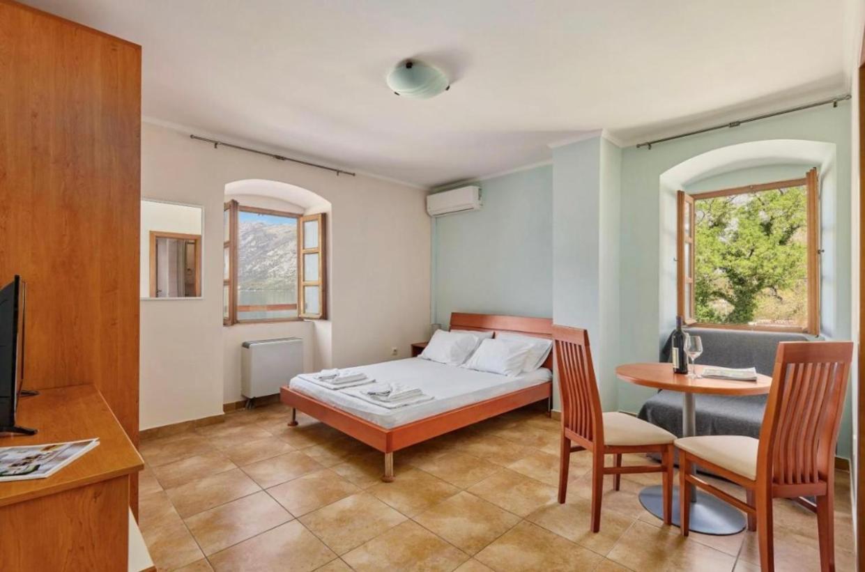 Apartments Barba Kotor Bagian luar foto