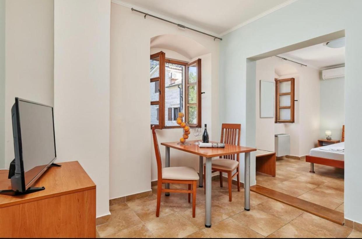 Apartments Barba Kotor Bagian luar foto